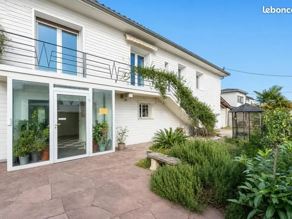 Maison 10 pièces 252 m²