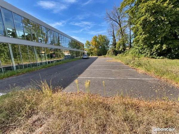 Bureaux 1385 m² LE HAILLAN