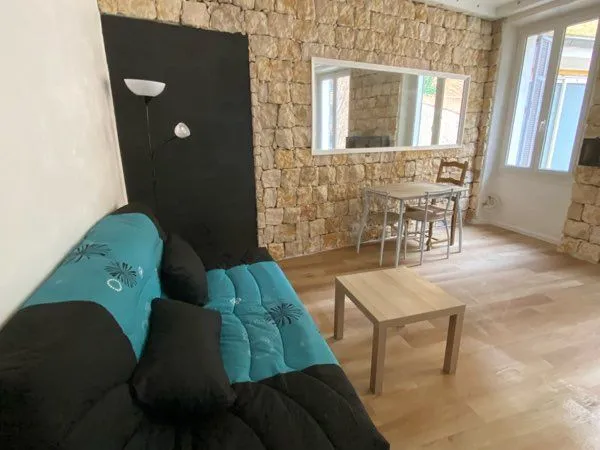 Studio meublé rénové de 31 m² — Grasse