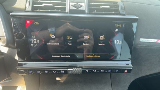DS DS7 Crossback 1.5 BlueHDi 130 EAT8 - Performance Line Plus – 2022 – 85081 km – Diesel – Boîte Automatique — photo 14