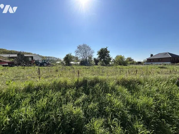 Terrain 813 m²