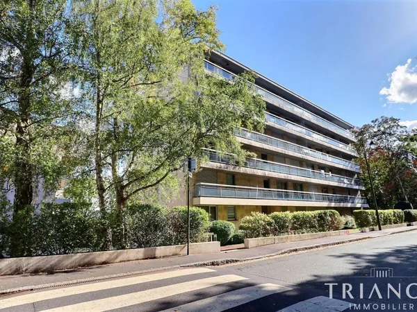 T4/5 traversant Est-Ouest, balcon 20 m² avec vues sur Paris