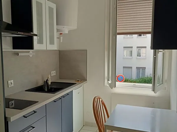 A louer studio meublé 20 m2 Lyon 8ème