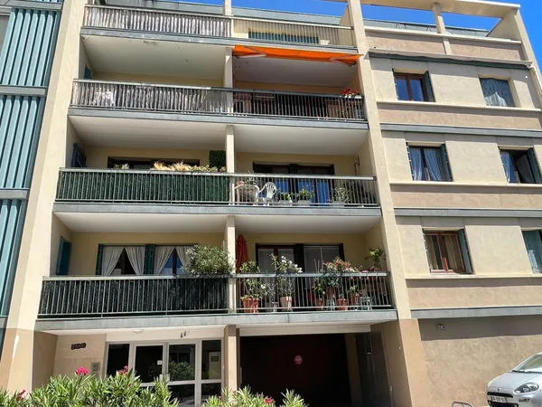 Appartement 119m2, 3 chambres, balcon et parking!