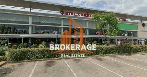 Local commercial 593 m²