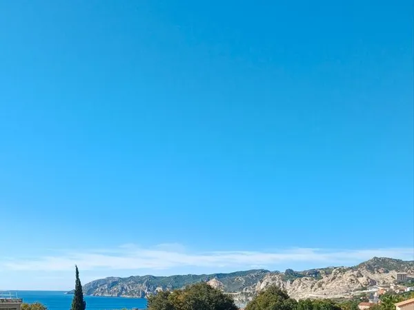 Beau T2 Estaque gare vue mer