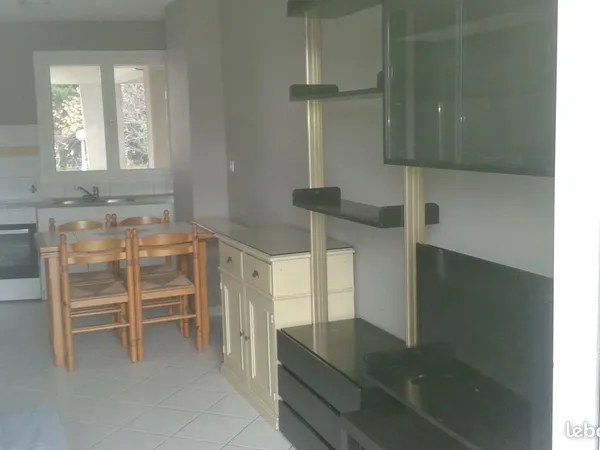 Appartement T2 avec balcon/clim - 35 m² - Lyon 8e
