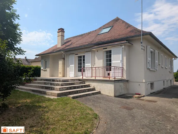Maison familiale, studio indépendant et joli terrain