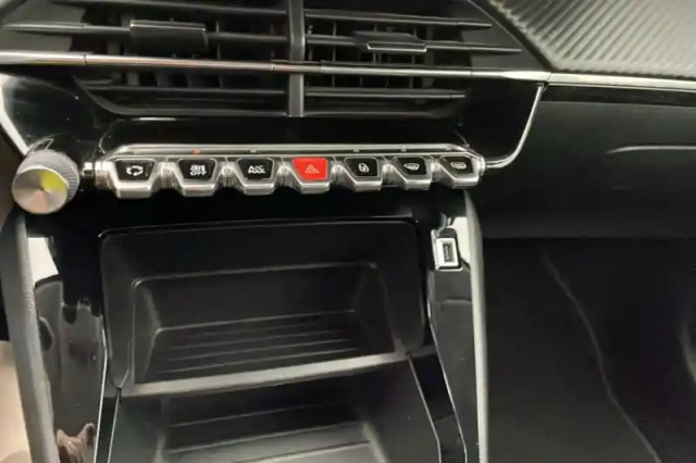 Peugeot 208 puretech 100 s&amp;s bvm6 — photo 113