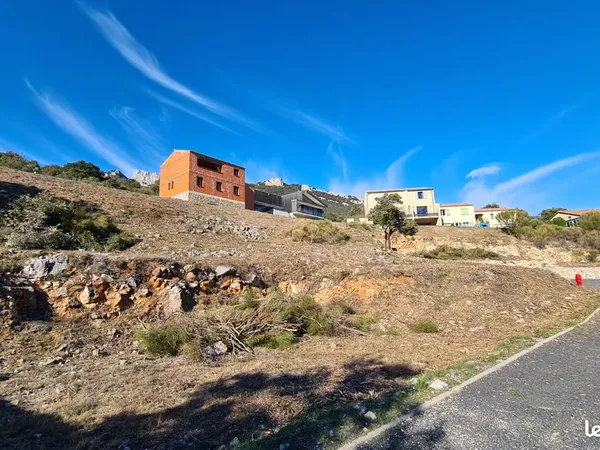 Terrain constructible et viabilisé de 630 m² à Duilhac sous Peyrepertuse