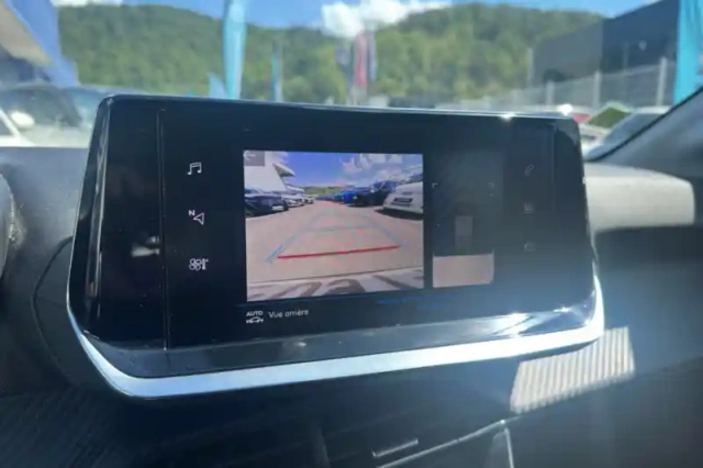 Peugeot 208 puretech 100 s&amp;s eat8 — photo 14