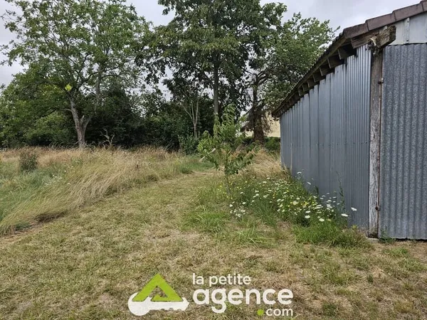 Très beau terrain constructible d'une superficie de 1932 m2.