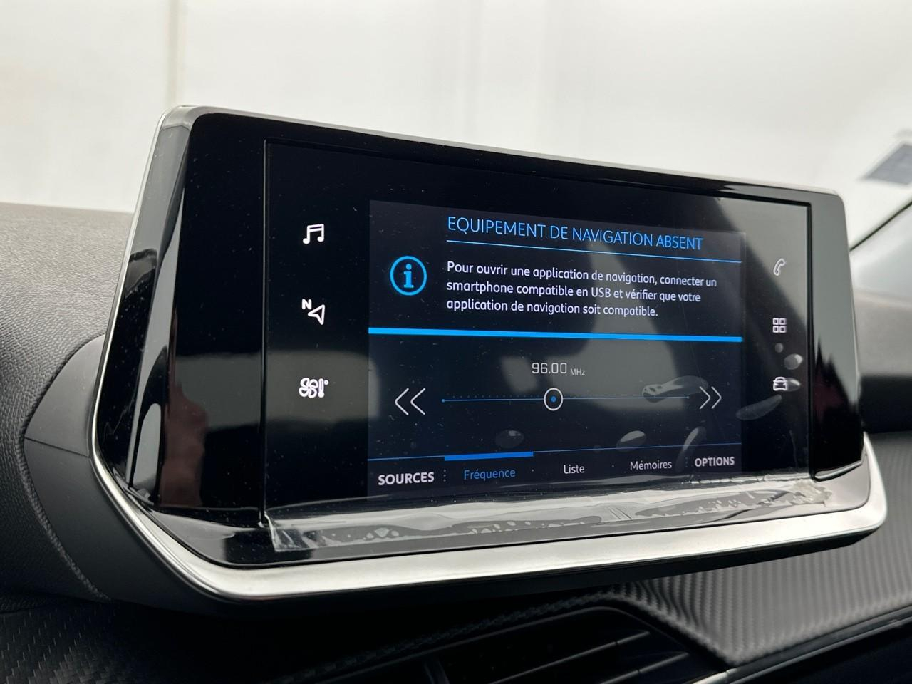 Peugeot 2008 puretech 130 s&s bvm6 style — photo 11