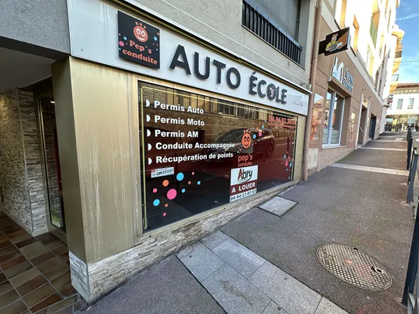 Local commercial Saint Raphael 52 m2