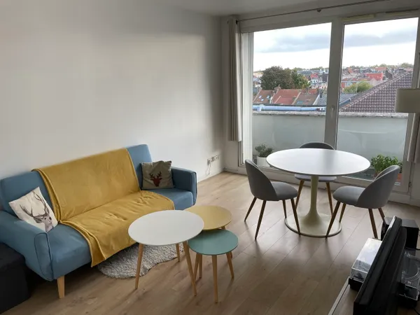 Loue T2 au pied du métro Gambetta avec loggia + parking