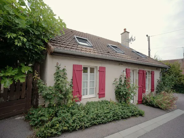 Maison 47 m2 avec terrasse - Centre village