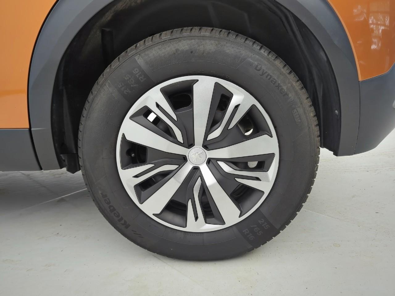 Peugeot 2008 puretech 100 s&s bvm6 active pack — photo 11