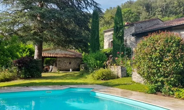 Vends maison 270m² 8 pièces proche Issoire (63) - Piscine - Pleine nature