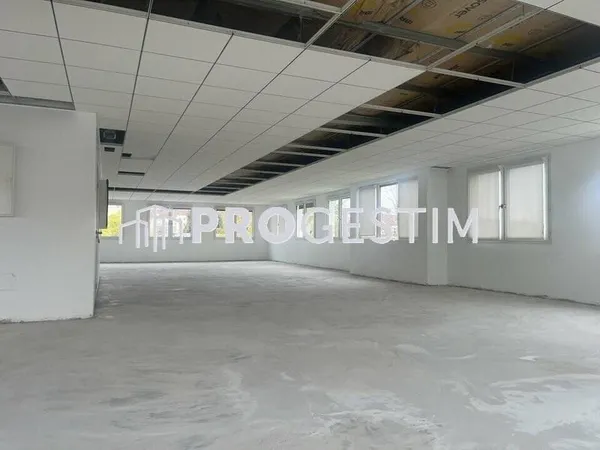 Bureau 421 m²