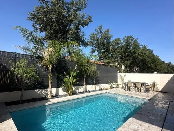 Villa contemporaine de plain-pied Thuir avec piscine
