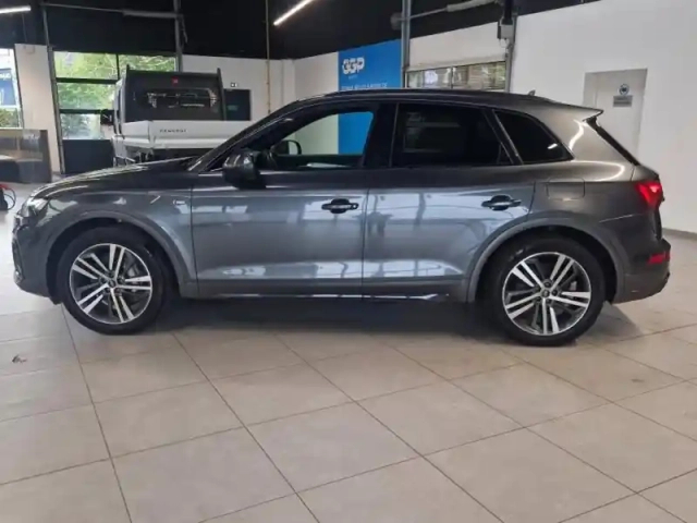 Audi Q5 55 tfsi e 367ch s line quattro s tronic 7 — photo 8