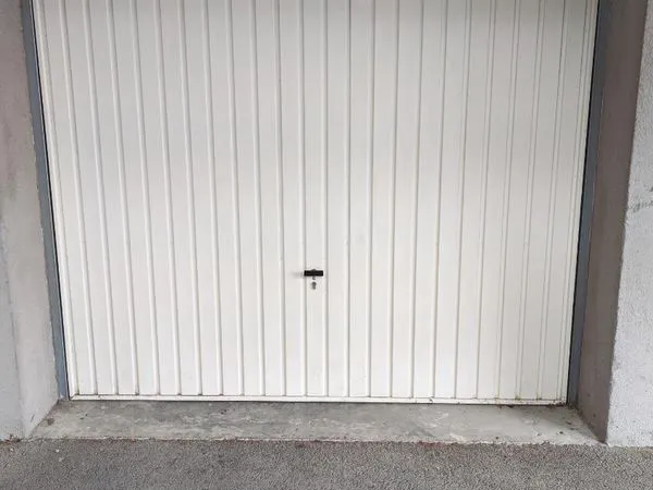 Location box / garage fermé sécurisé - Istres