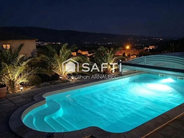 Villa de plain-pied avec piscine, terrasse plein sud et vue imprenable