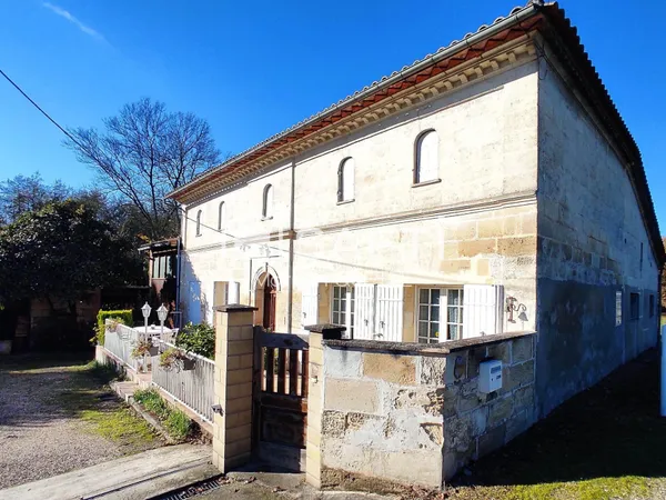 Maison en pierre proche des grands axes