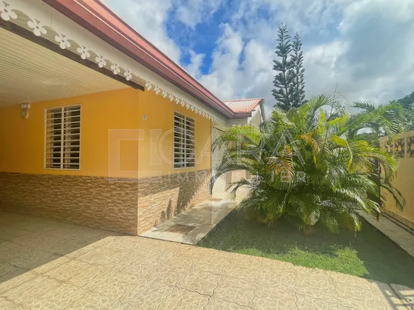 Macouria, villa T5 entiérement meublée et équipée avec piscine