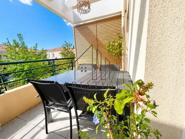 AUBAGNE - QUARTIER DES SOLANS - T3 DE 66 M² AVEC TERRASSE PLEIN SUD ET DEUX GARAGES