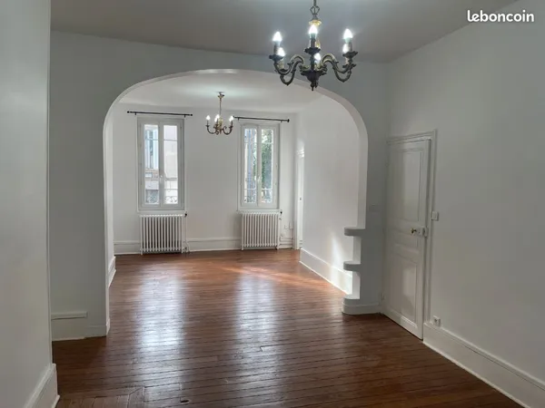 Moulins Centre-Ville - Appartement 5 pièces 96 m² rénové avec jardin privatif de 150 m² - DPE C