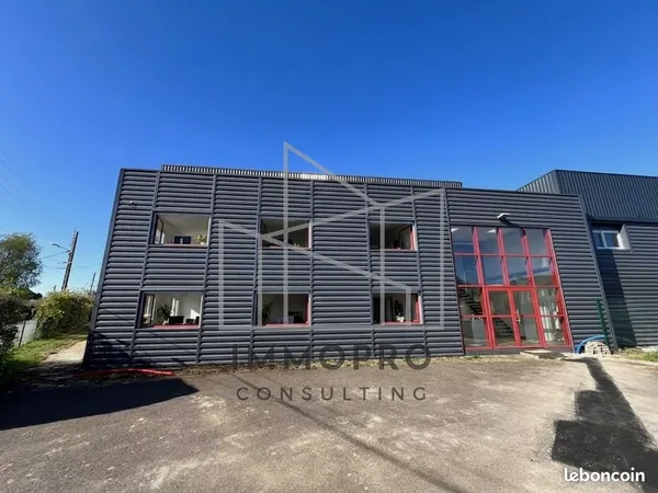 Local 1539 m² La Saussaye