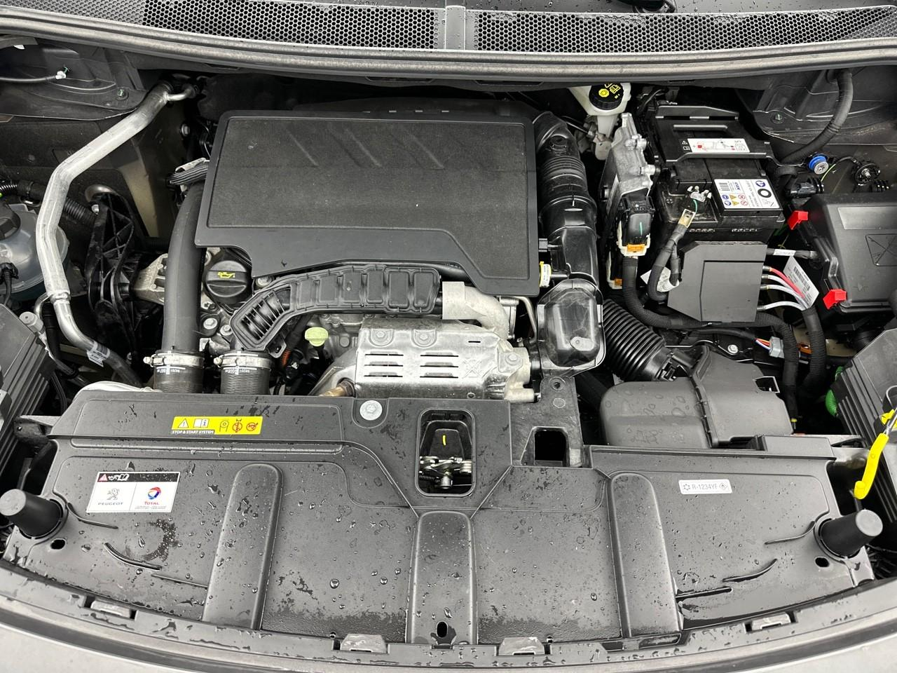 Peugeot 3008 puretech 130ch s&s eat8 gt pack — photo 13