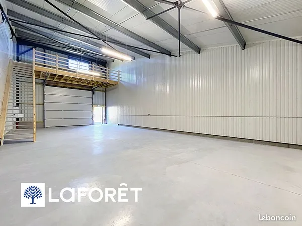 Local 120 m² LES TOUCHES