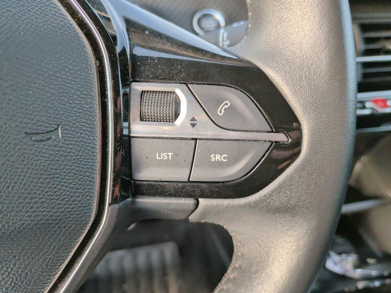 Peugeot 208 electrique 50 kwh 136ch style — photo 10