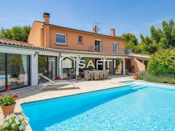 Maison 6 pièces 240 m²
