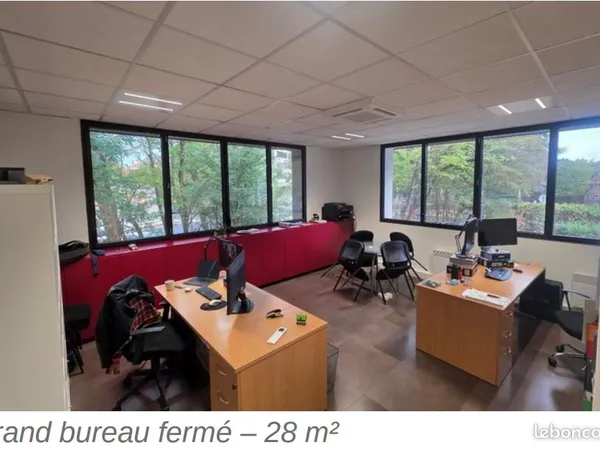 Bureaux rénovés 49 m² - 2 parkings - Tassin-la-Demi-Lune