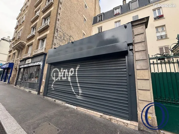 Local 90 m² Paris