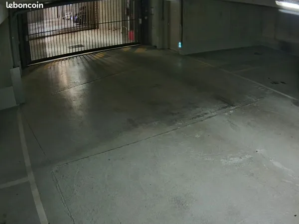 Location Parking sécurisé - pont de Courbevoie