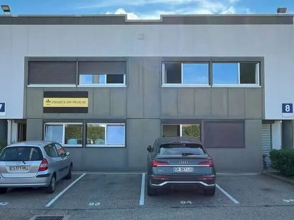A louer local 887m² Décines parc des Olivériannes