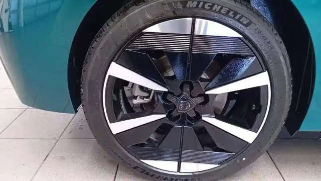 Peugeot 308 electrique 55 kwh 156ch — photo 55
