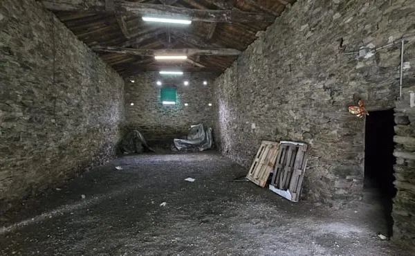 Grange de 300 m² à rénover.