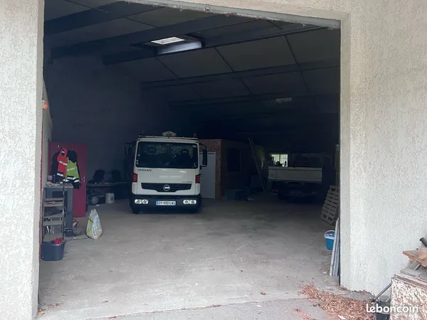 Local artisanal de 170m² a louer