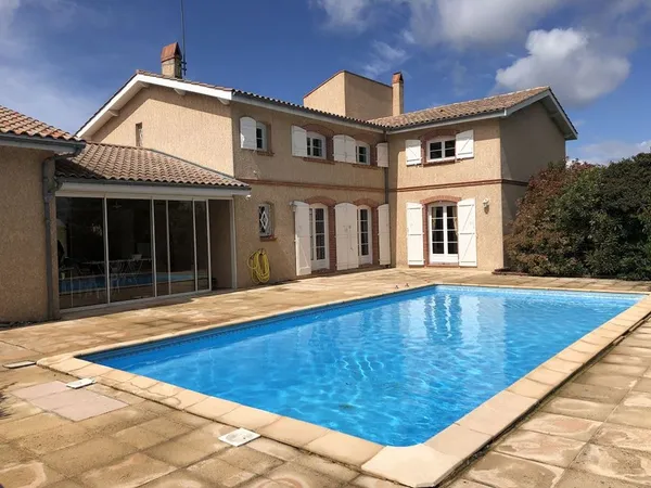 Maison - 240m ²