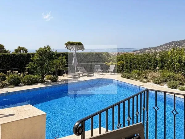 Villa 8 pièces 360 m²