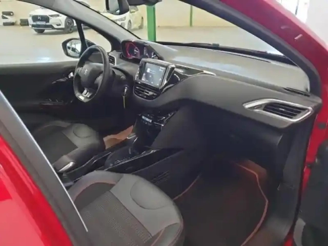 Peugeot 2008 1.2 puretech 110ch e6.c gt line s&amp;s eat6 — photo 19