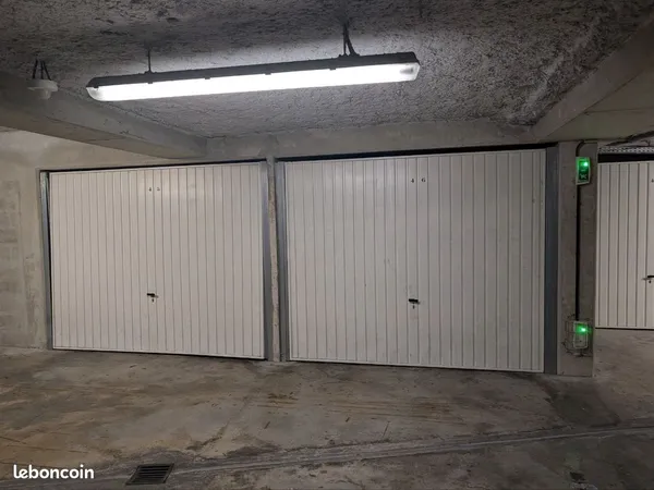 Box fermé double 22m2