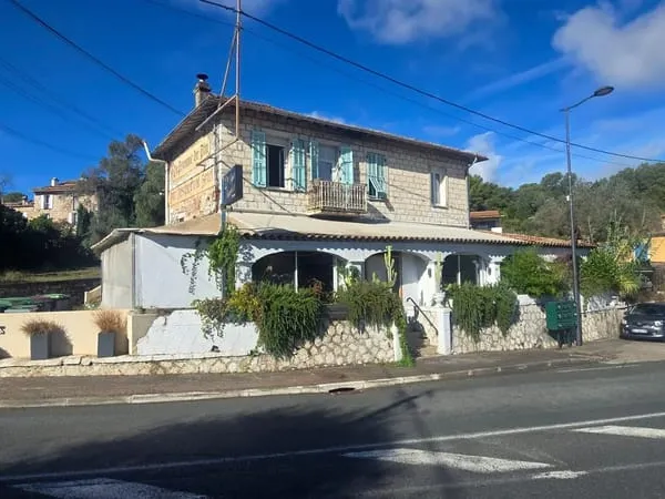 EXCLUSIVITÉ - ENSEMBLE IMMOBILIER 400 m² - RESTAURANT + 9 LOGEMENTS - ROQUEFORT-LES-PINS