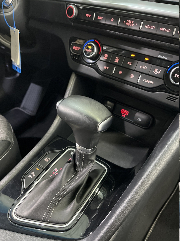 Kia Niro — photo 47