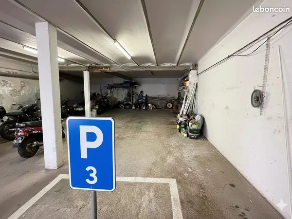 Parking/box 1 pièce 55 m²